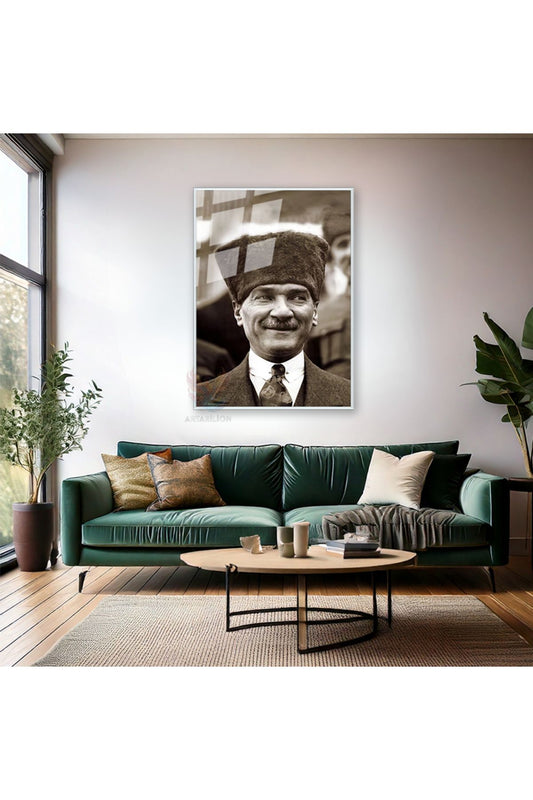 Mustafa Kemal Atatürk Siyah Beyaz Tablo Metal Çerçeveli Cam Tablo Modeli Hd Baskı Duvar Tablosu