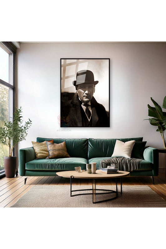 Şapkalı Atatürk Görseli Metal Çerçeveli Cam Tablo Dijital Baskı Ev Ofis Dekoru Dijital Baskı Tablo
