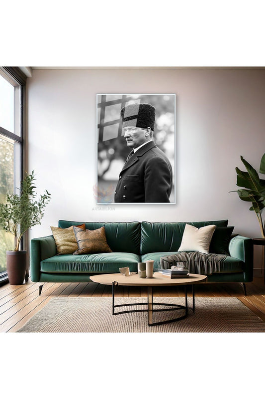 Siyah Beyaz Görsel Atatürk Metal Çerçeveli Cam Tablo Modeli Dikey Duvar Tablosu Ofis Ev Dekoru