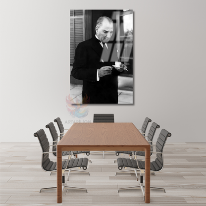 Dikey Cam Tablo Kahve İçen Atatürk Görseli Duvar Tablosu Ev Ofis Dekoru