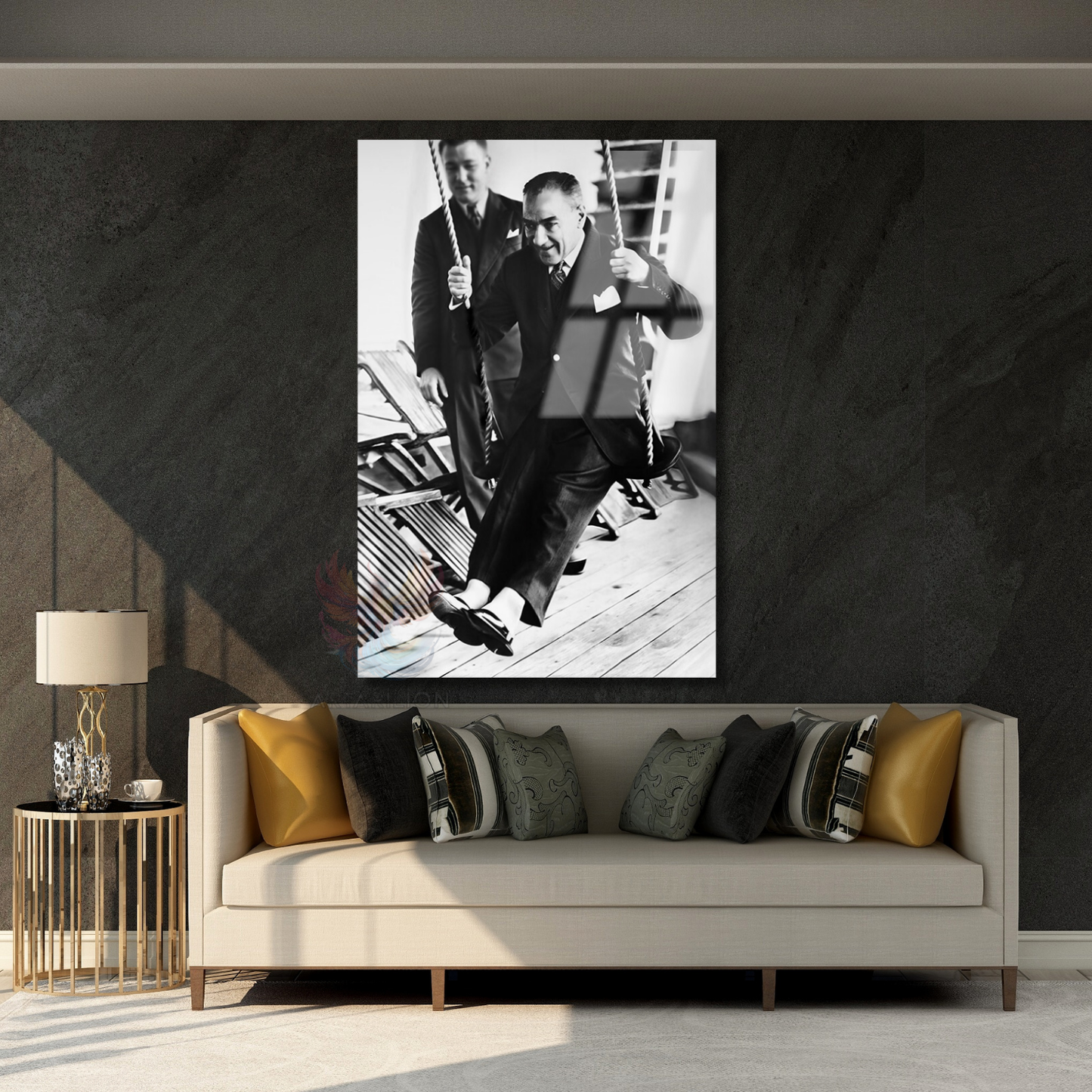 Salıncakta Sallanan Atatürk Görseli Cam Tablo Modeli Atatürk Tablosu